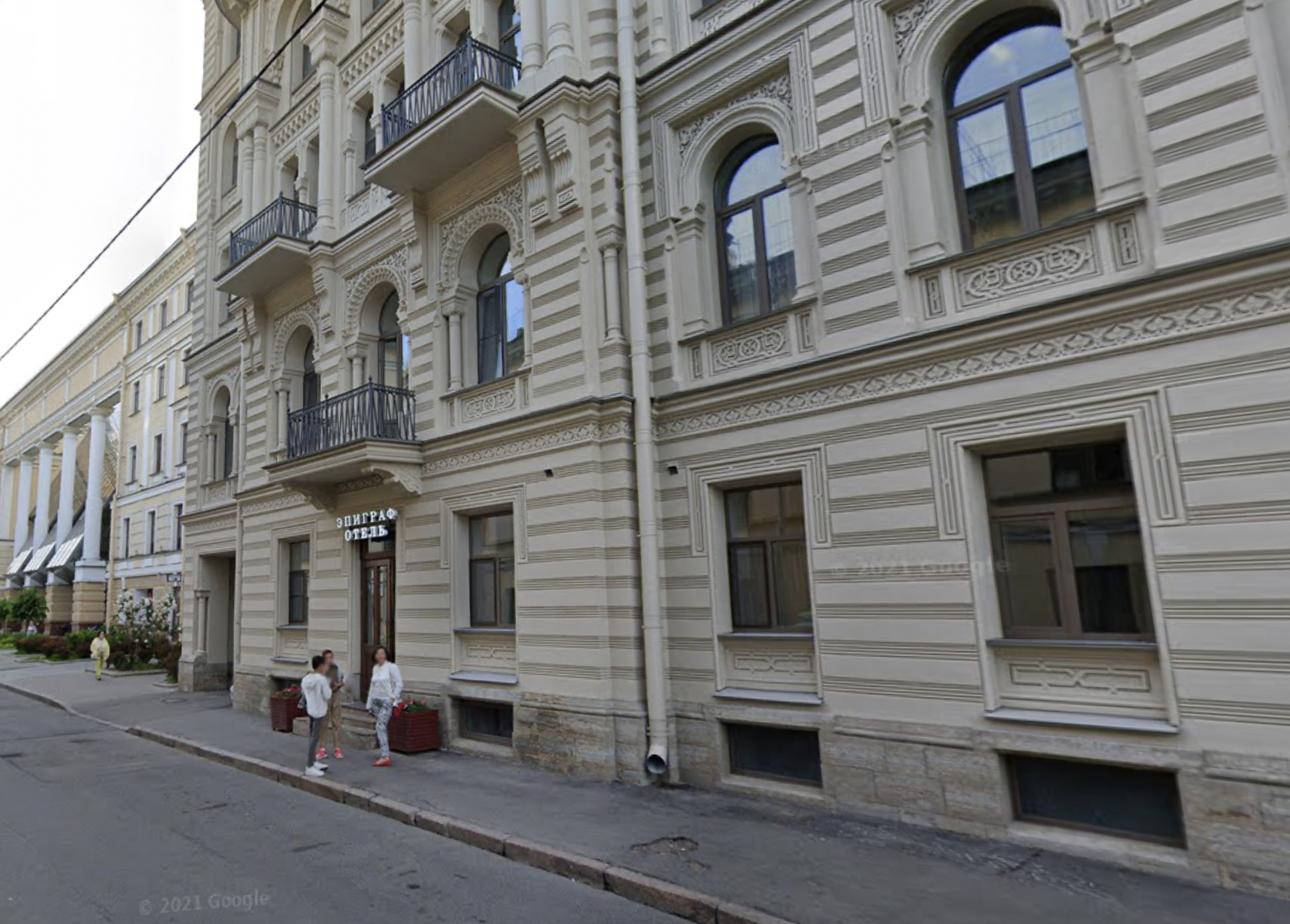 В центре Петербурга кипяток продолжает заливать доме Мурузи