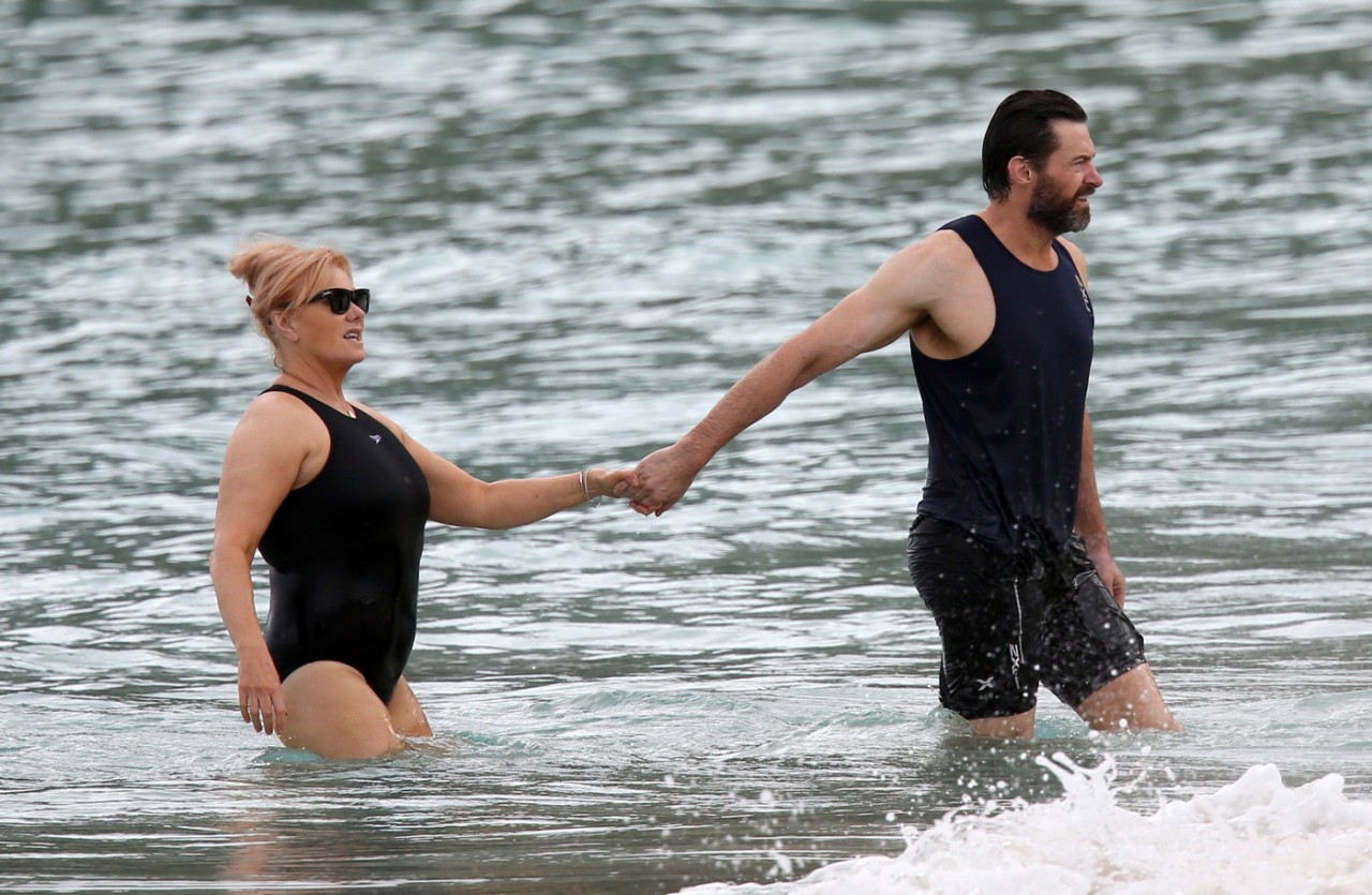 фото хью джекман с женой на пляже