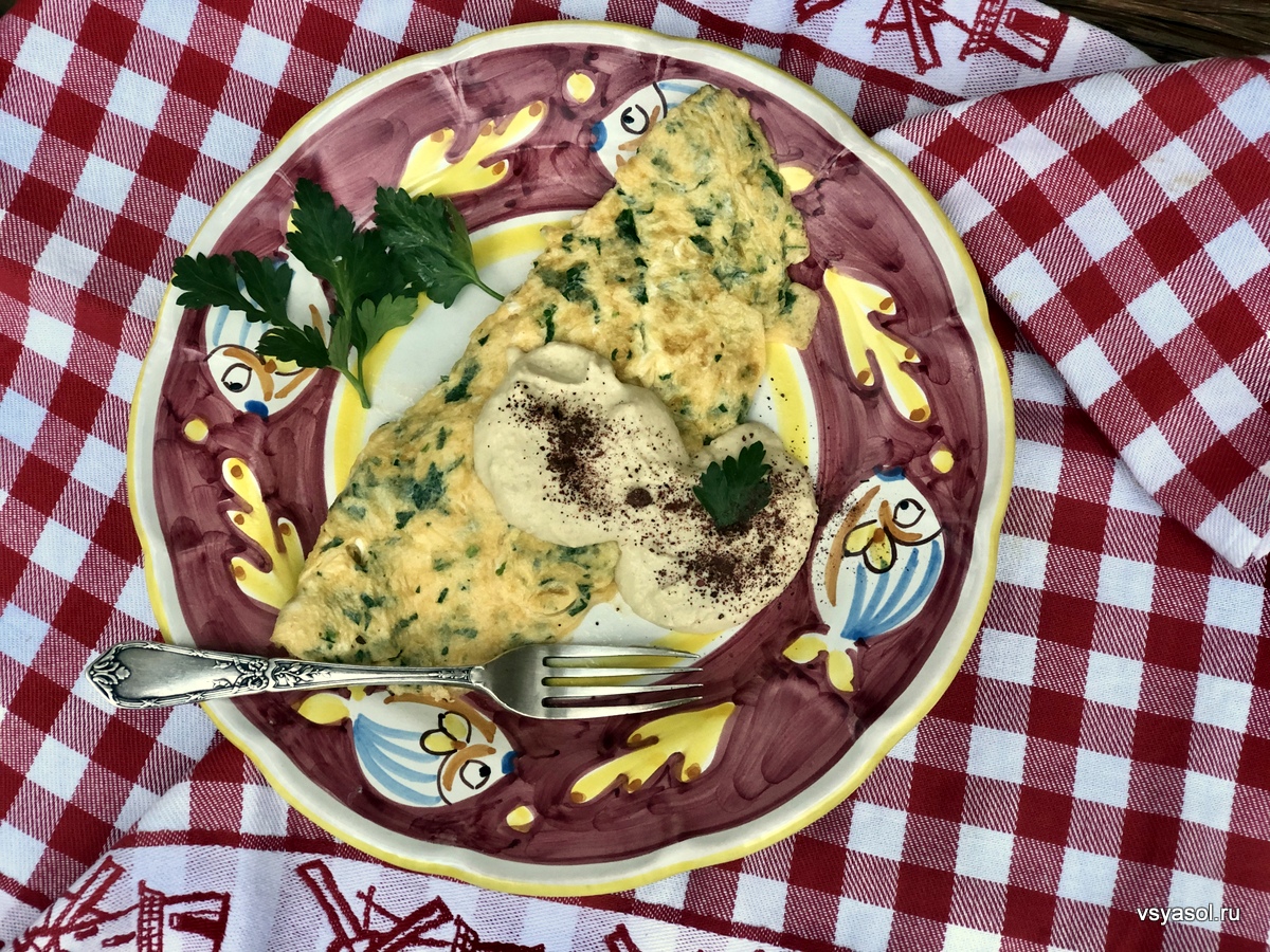 Омлет с хуммусом завтрак,яйца