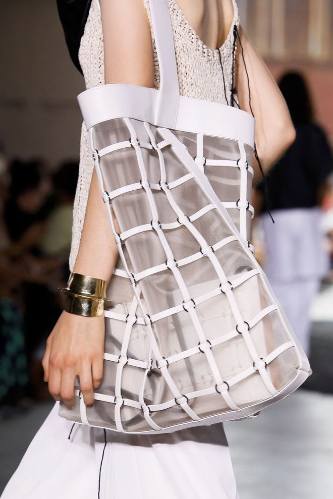 Косынки из кожи, которые все будут носить весной, — на показе 3.1 Phillip Lim Косынки из кожи, которые все будут носить весной, — на показе 3.1 Phillip Lim лучшее,мода,модные советы,Наряды