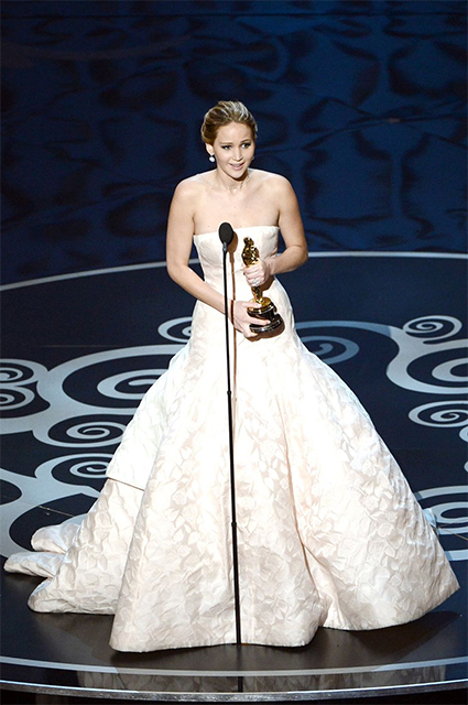 От домашних платьев до кутюра: 25 запоминающихся нарядов со своей историей на церемонии "Оскар" Звездный стиль