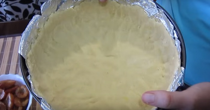 пирог со сливами на кефире