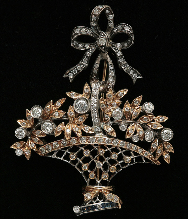 Что было в черной косметичке Людмилы Зыкиной, которую певица везде носила с собой звезда