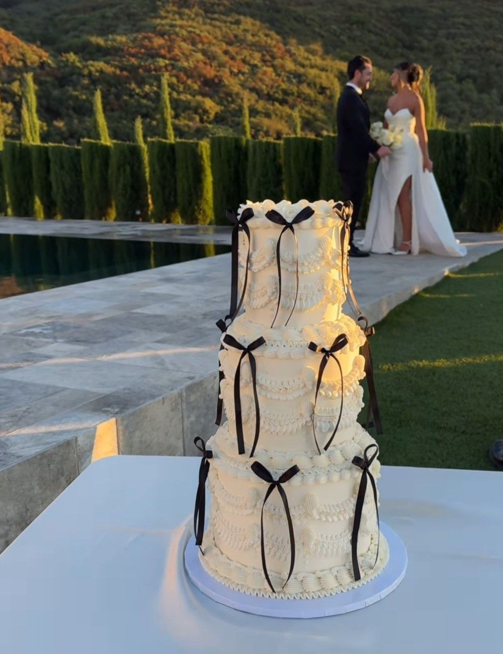 Свадебные тренды-2026: плоские торты и десерты в стиле Марии-Антуанетты можно, торты, Торты, акцент, ткани, гостей, более, добавить, могут, немного, которые, всего, просто, десерт, очень, особенно, цветами, стиле, цветочный, цветы