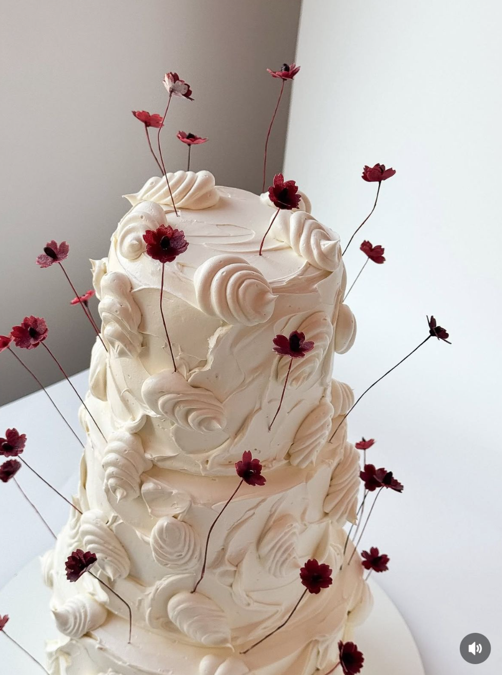 Свадебные тренды-2026: плоские торты и десерты в стиле Марии-Антуанетты можно, торты, Торты, акцент, ткани, гостей, более, добавить, могут, немного, которые, всего, просто, десерт, очень, особенно, цветами, стиле, цветочный, цветы