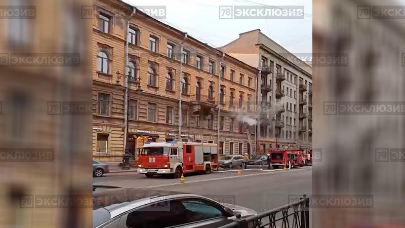 Огонь войны. Пожар восстания. Пожар в здании. Тюмень пожар на восстания сегодняшняя. Дом горит.