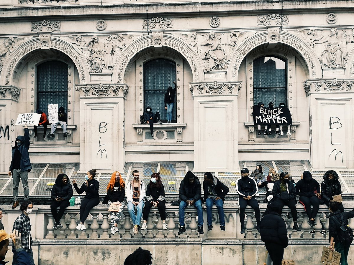 Расист Черчилль и атака британской легкой кавалерии Расист Черчилль и атака британской легкой кавалерии