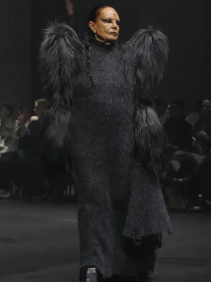 Рената Литвинова вышла на подиум на показе Matières Fécales в Париже Matières, ЛитвиноваРената, Рената, актриса, Литвинова, FécalesПоказ, подиум, вышла, Франции, столицу, переехала, Украине, спецоперации, начала, после, МосквуНапомним, этого, приезжала, ненадолго, близкой