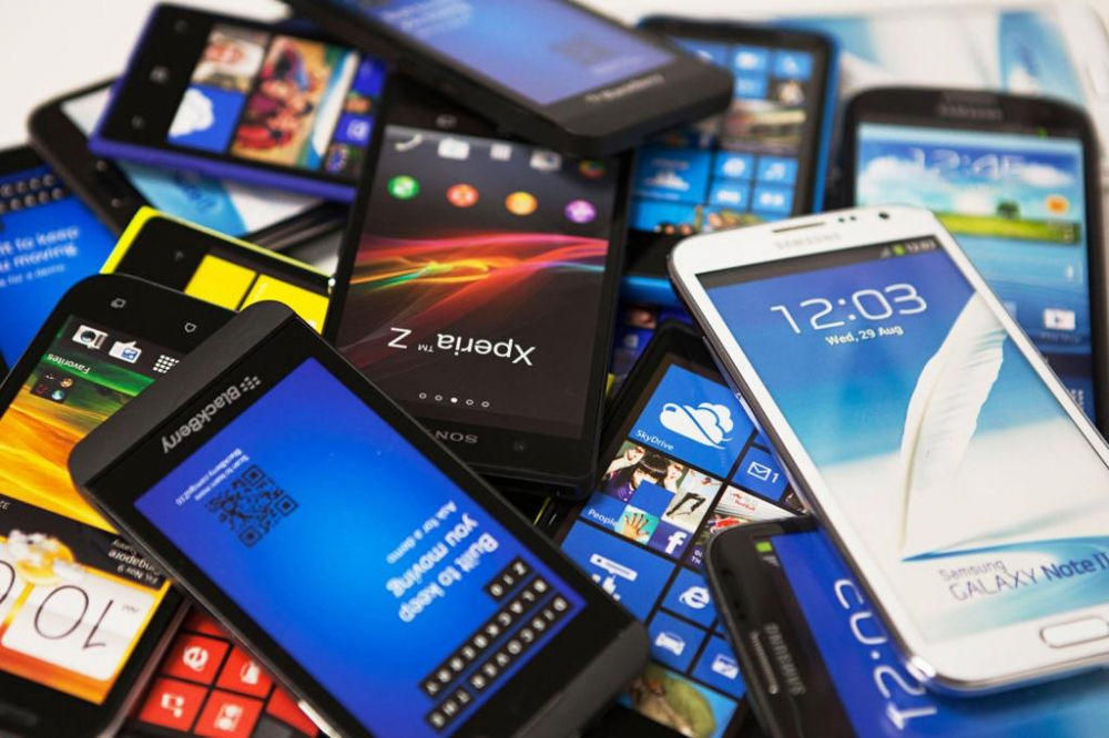 Топовые бренды смартфонов, которые постепенно уходят с рынка бренды,технологии,товары