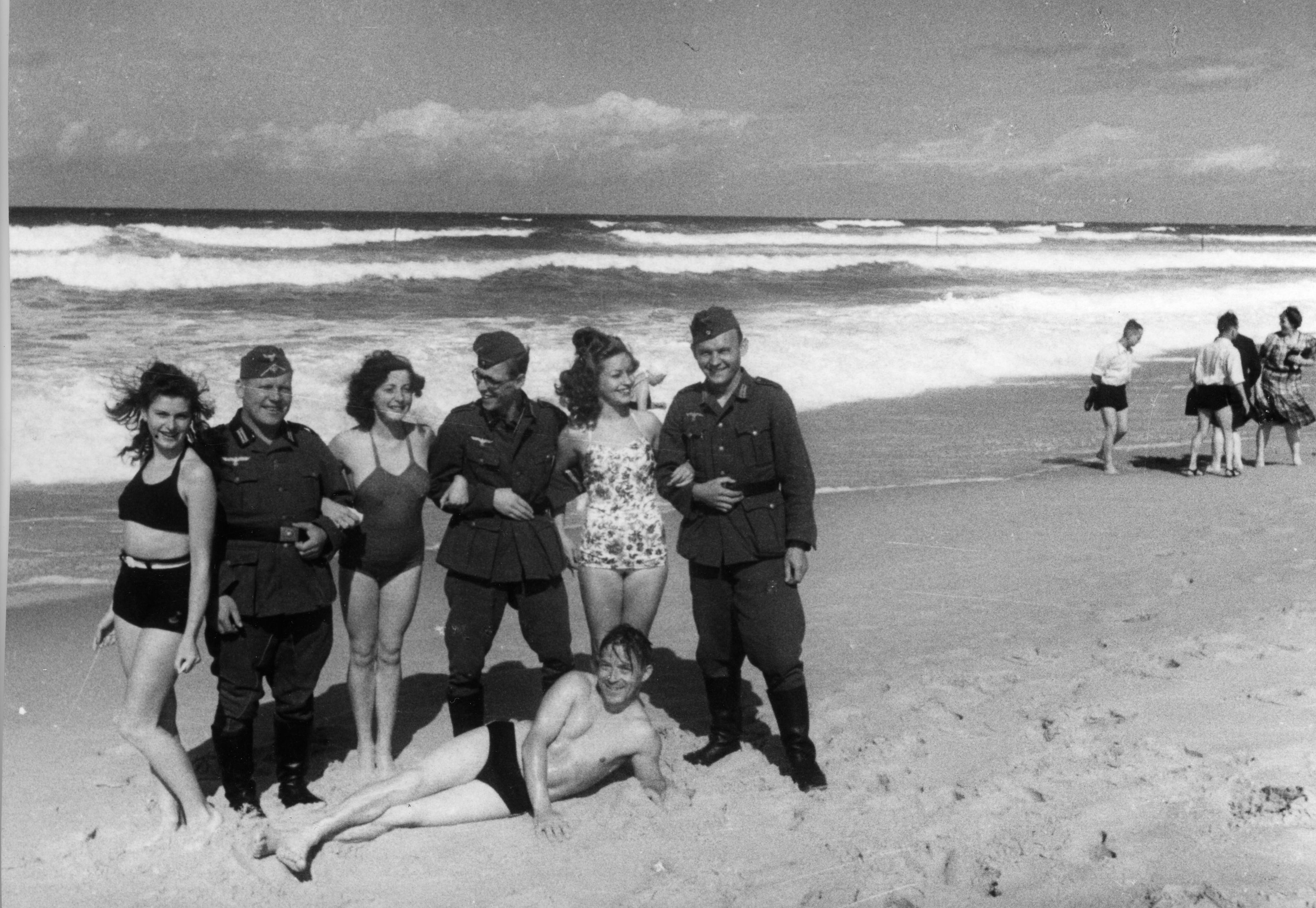 Немецкие солдаты на пляже