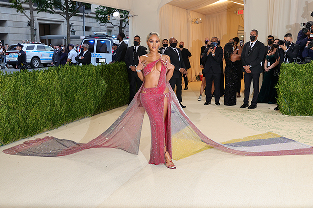 Met Gala 2021: Меган Фокс, Кит Харингтон и Роуз Лесли, Рита Ора и другие звезды на красной дорожке Met Gala 2021: Меган Фокс, Кит Харингтон и Роуз Лесли, Рита Ора и другие звезды на красной дорожке Красная дорожка