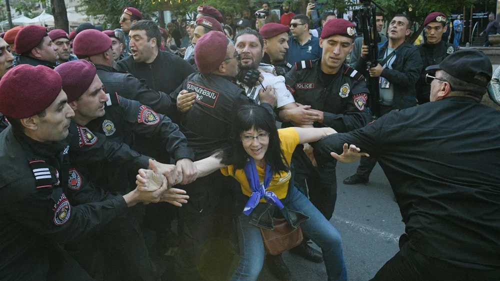 МВД Армении сообщило о задержании 273 участников акций протеста