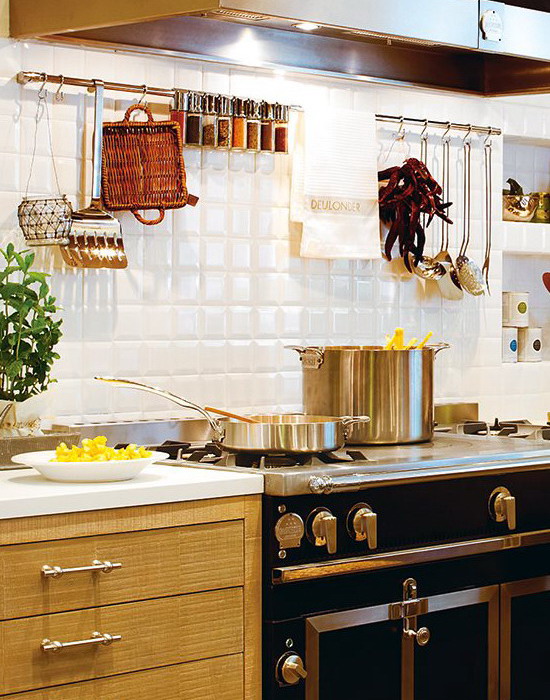 Кухня в стиле рустик для городской квартиры: секреты вкуса и комфорта Кухня в стиле рустик для городской квартиры: секреты вкуса и комфорта интерьер и дизайн