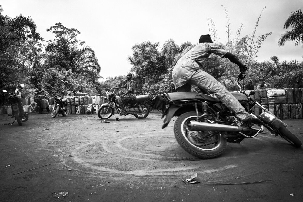 Это просто бомба, или Как работает бензиновая мафия Бенина