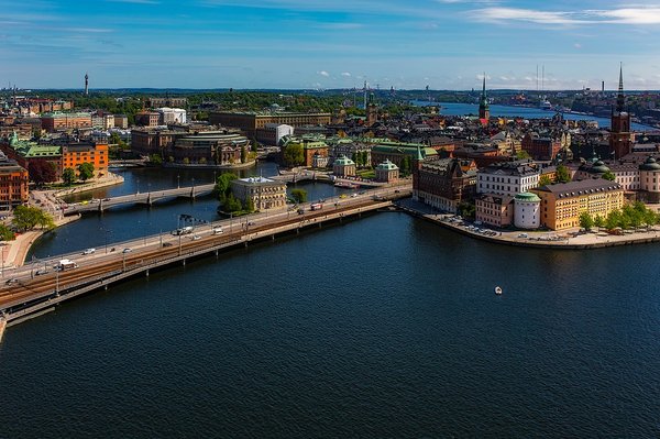 Как можно увидеть по пейзажу, в самом Стокгольме мало производства. Оно вынесено за пределы крупного города, чтобы дать работу областям.