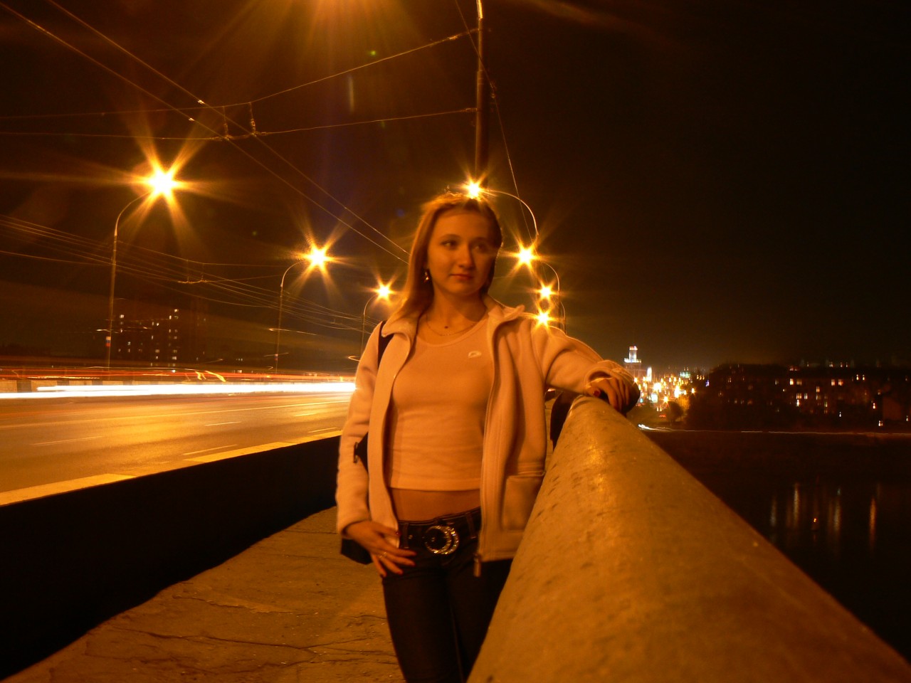Любительницы прогулки по ночному городу частное фото