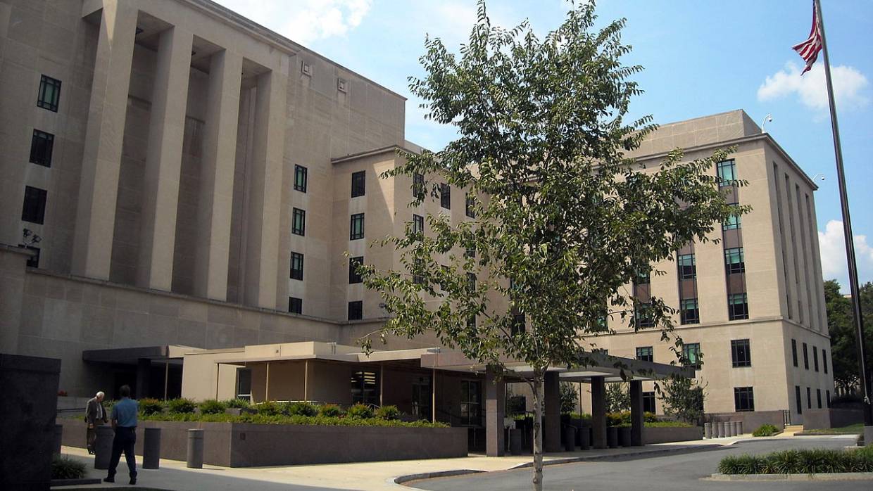 Пресс-секретарь главы ЦАР осудил США за клевету в адрес российских инструкторов Пресс-секретарь главы ЦАР осудил США за клевету в адрес российских инструкторов Весь мир