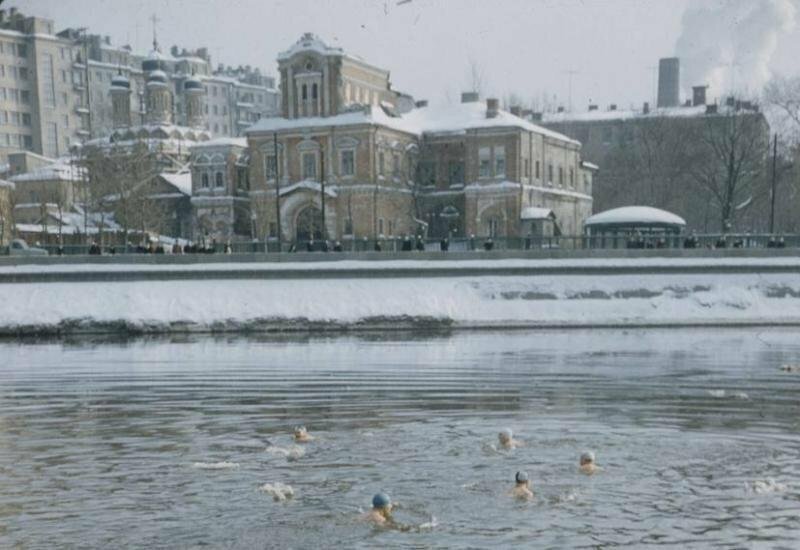 Фотографии зимней Москвы разных лет бульвар, вторая, половина, переулок, площадь, конец, годовЧистопрудный, 1940х, набережная, Националя, пруду, Новодевичьем, годовХоккей, заставы, Тверской, гостиницы, годГазетный, проспект, годЛенинградский, Сухаревский