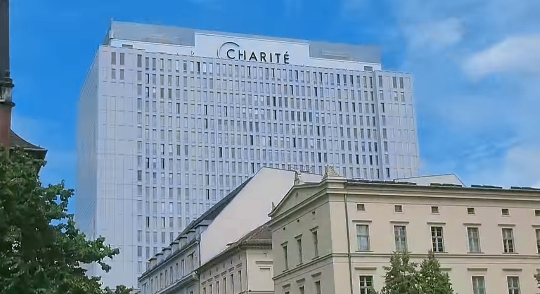 Скриншот из видео. Самая большая больница не только в Германии, но и в Европе.