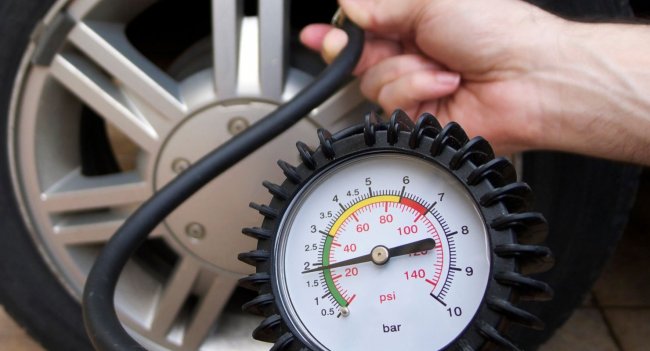 Почему летом нужно чаще проверять давление в колесах Автомобили