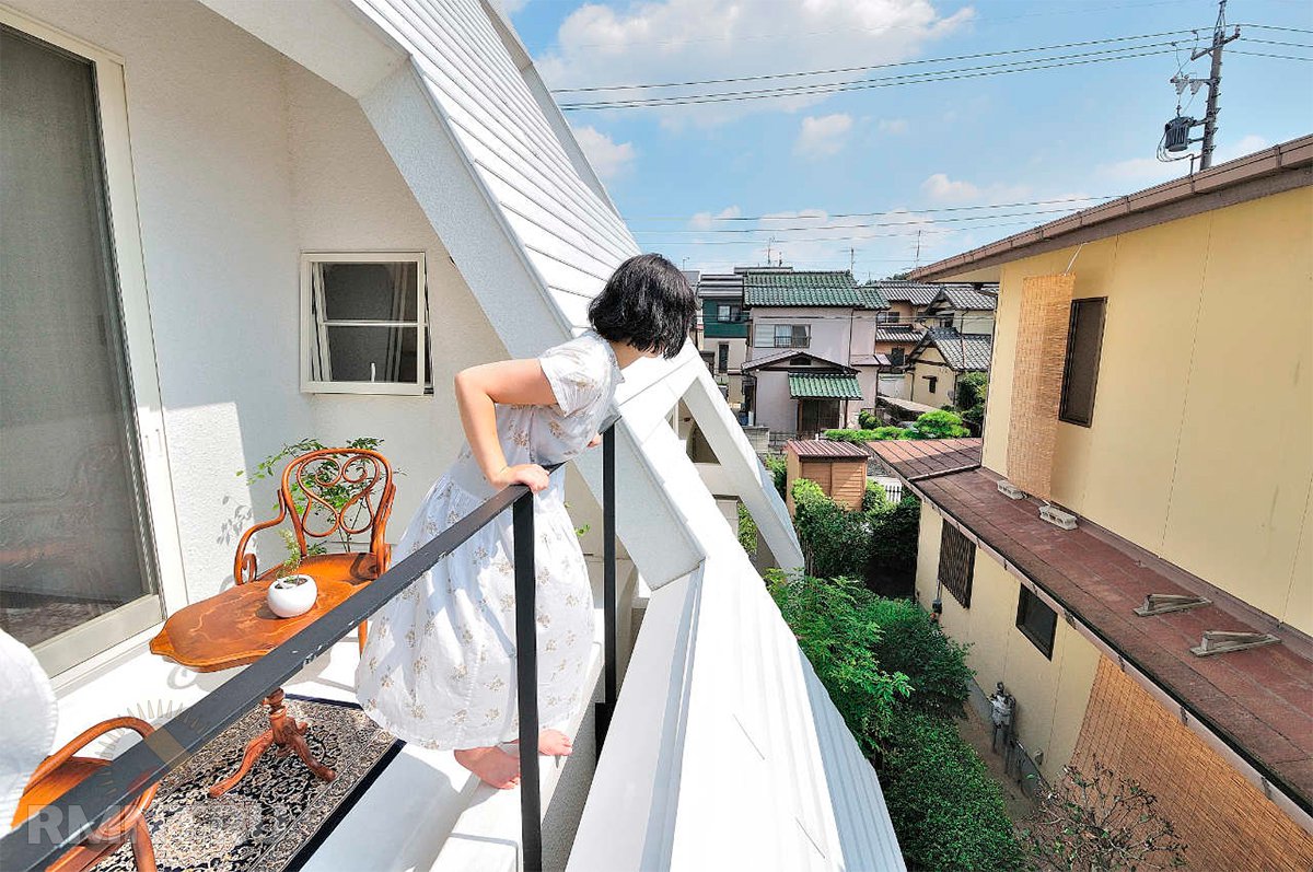 нужен ли балкон в частном доме