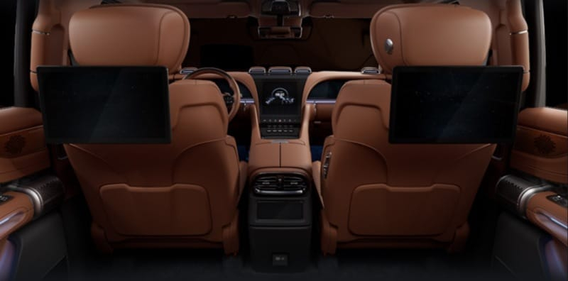 BYD Yangwang U8 с пятью экранами и удивительно роскошным салоном 