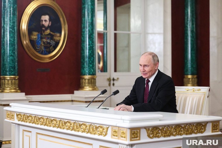 Путин заставил Трампа надавить на Зеленского по переговорам 📷
