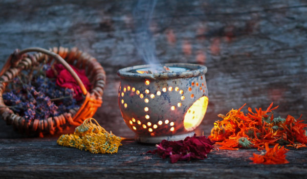 Как помогает курение ладана с чесноком