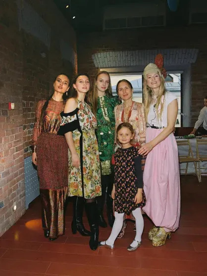 Софья Эрнст показала, как отпраздновала день рождения с мужем Константином Эрнстом и Дарьей Мороз Эрнст, рождения, Софья, Софьи, Мороз, ЭрнстСофья, ЭрнстДень, Константин, Дарья, Ольга, Свиблова, детей, счастье, ЭрнстДарья, Томпсон, вместе, Первого, директор, генеральный, ЭрнстНапомним