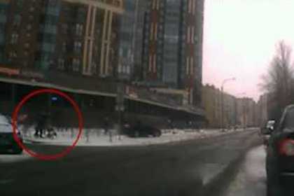 Житель Санкт-Петербурга бросил коляску, спасаясь от лихача