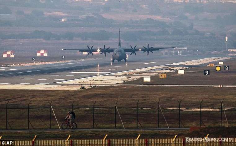 СМИ: американцы начали строить на севере Сирии вторую авиабазу