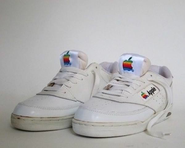 Кроссовки, выпущенные для сотрудников Apple в 90-х годах apple, trend, дизайн, кроссовки, мода, обувь, одежда