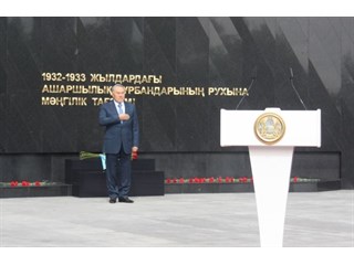 Американскими нитками по украинским лекалам. Как Казахстан «шьет» свою историю «голодомора»