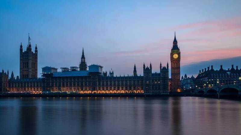 Британцы раскритиковали провальный курс Лондона на «дешевые деньги»