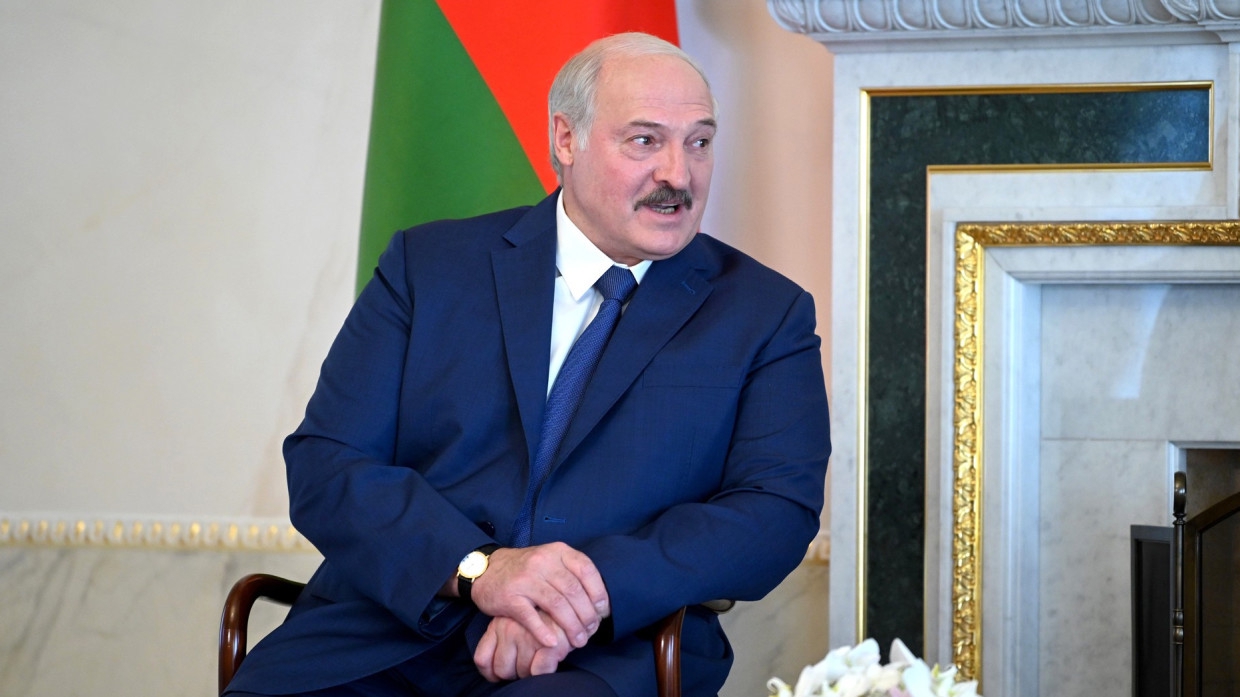 Лукашенко счел гуманитарной катастрофой обстановку на границе Белоруссии с ЕС