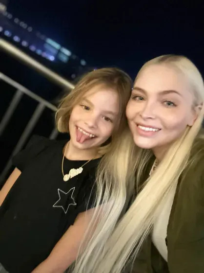 «Ты наградила меня званием "бабушка"»: Симона Черноморская поздравила внучку Алису с 12-летием
