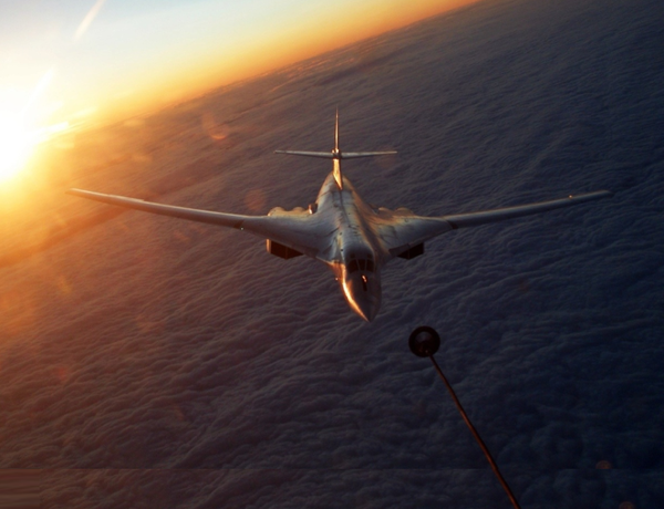 Дозаправка Ту-160 в воздухе над океаном