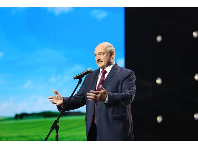 Украинский урок должен отучить Белоруссию от «многовекторной» проституции Украинский урок должен отучить Белоруссию от «многовекторной» проституции геополитика