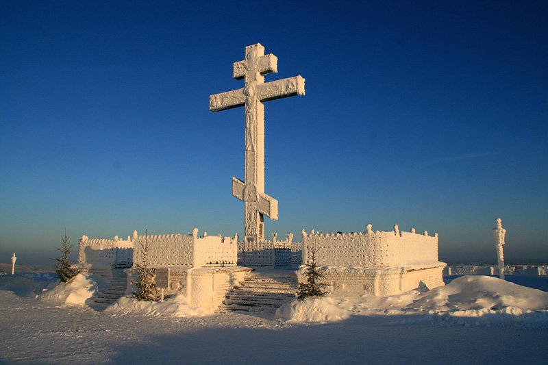 Белогорье крест на горе