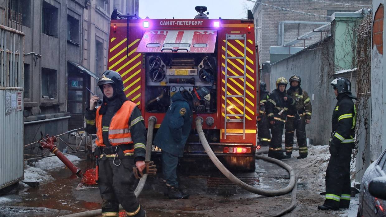 Пожар в спб 18.05. Пожар в метрополитене. Пожар в Санкт-Петербурге. Пожар в общежитии в Санкт Петербурге. Тушение пожаров в метрополитенах.