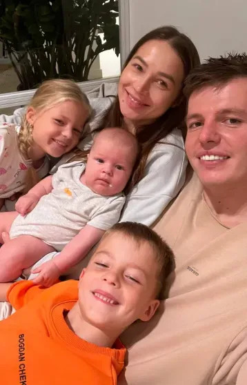 Лерчек и Артём Чекалин с детьми