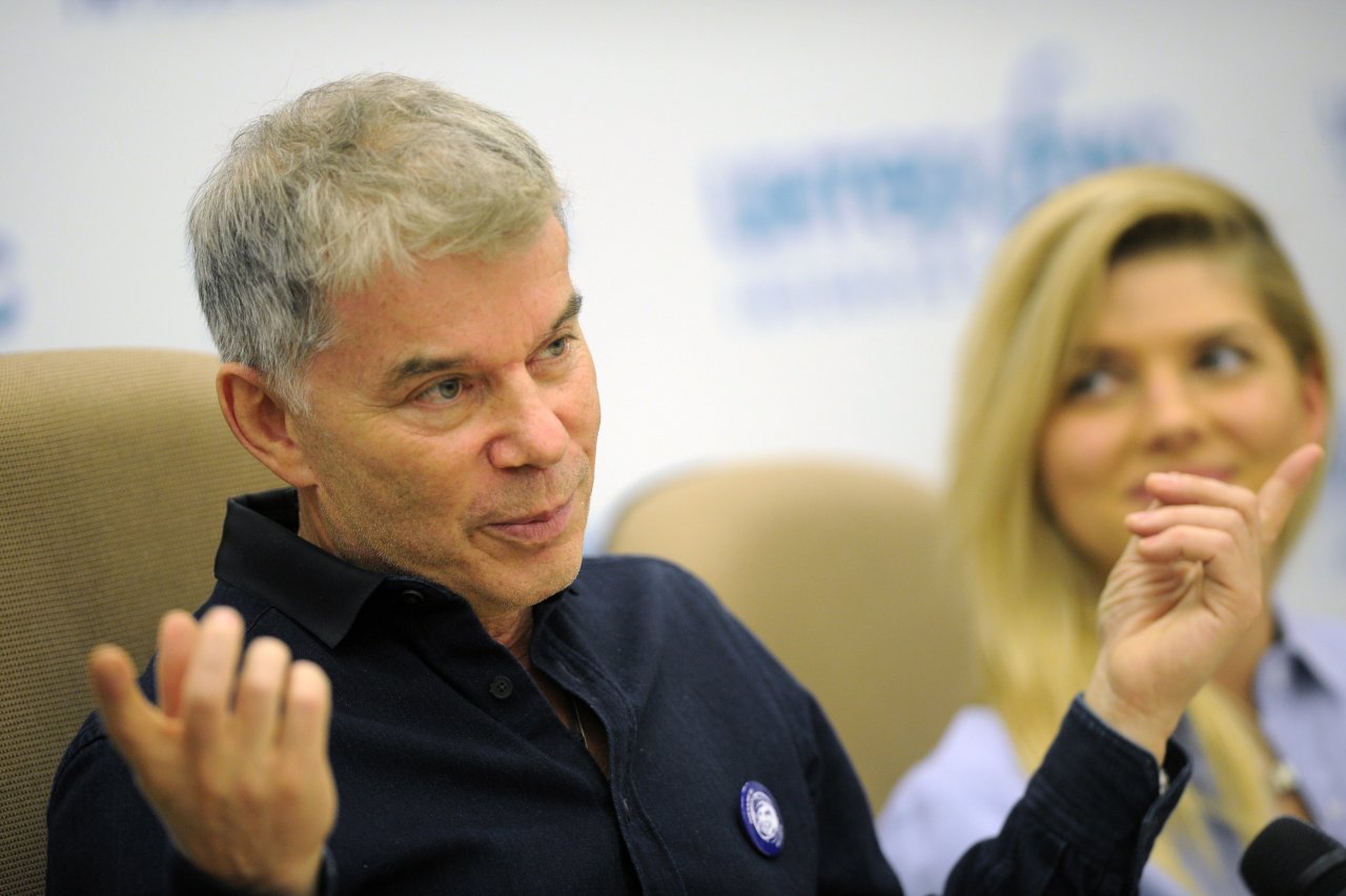 РОССИЮ ПРИГОВОРИЛИ: ОЛЕГ ГАЗМАНОВ – ОБ УГРОЗЕ КАЖДОМУ РУССКОМУ РОССИЮ ПРИГОВОРИЛИ: ОЛЕГ ГАЗМАНОВ – ОБ УГРОЗЕ КАЖДОМУ РУССКОМУ россия