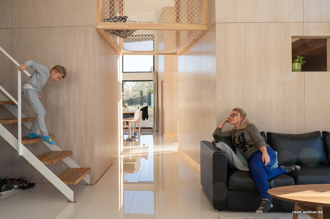 Помните семью из микродома на 16 «квадратах»? Посмотрите, какой удивительный коттедж она построила Помните семью из микродома на 16 «квадратах»? Посмотрите, какой удивительный коттедж она построила архитектура