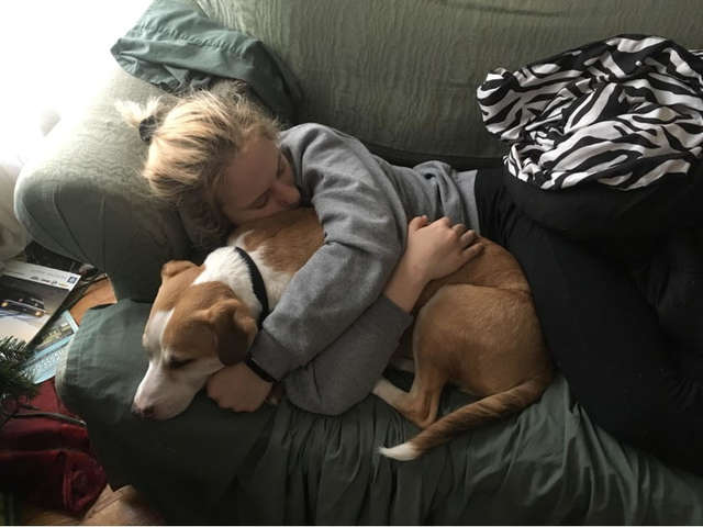 девушка с собакой