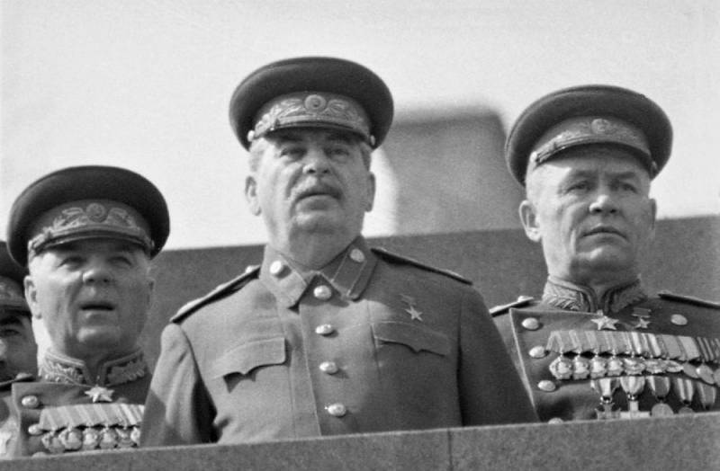 В Греции: «Сталин дал добро на то, чтобы Греция осталась частью западного мира, а у нас нет ни одной улицы в его честь» Новости