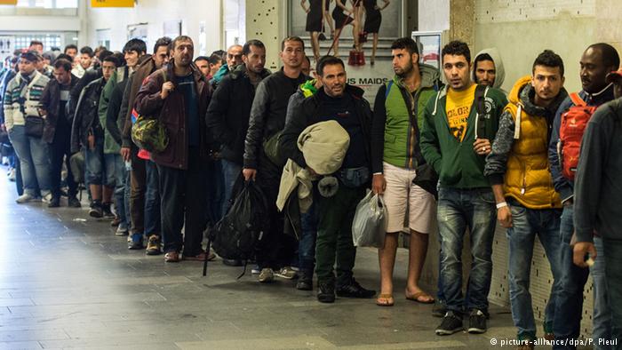 Беженцы на железнодорожном вокзале в Берлине