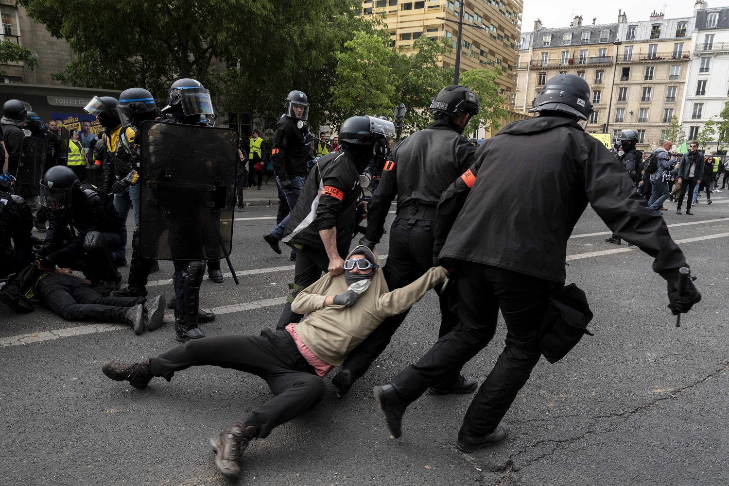 Погибли 25 человек, послов не видно: О чём скорбит ЕС в Минске Погибли 25 человек, послов не видно: О чём скорбит ЕС в Минске геополитика