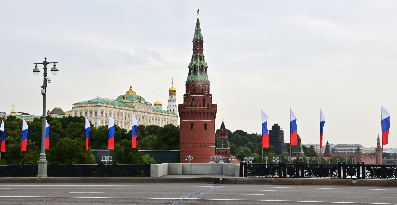 Пречистенская набережная ночью. Кремль ночью. Включи москва не. Включи москва не. Мск+2.