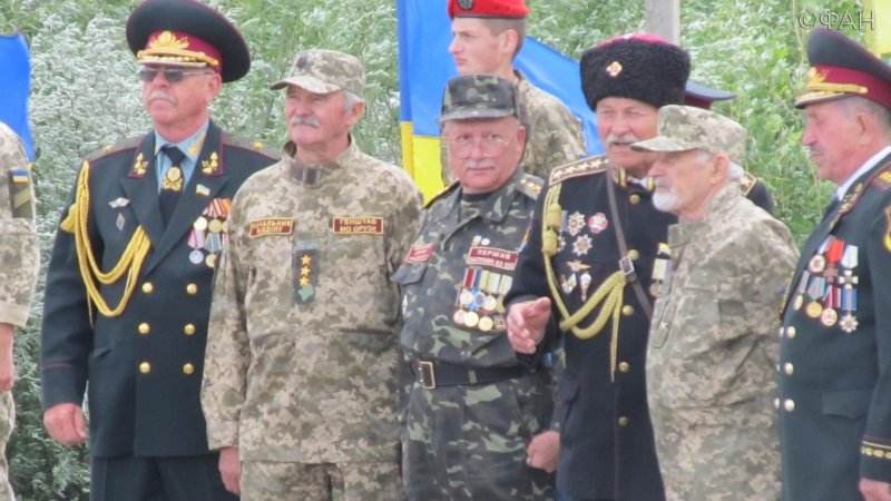 Три казака, два гетмана и картонный «Град»: как украинцы отпраздновали юбилей Конотопской битвы