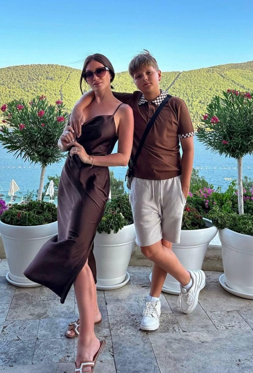 Cменила мошенника на уголовника: как сейчас выглядит и чем занимается Евгения Феофилактова из шоу «Дом 2» Евгения, после, проекте, Гусев, Феофилактова, только, Антона, отношения, всего, Антон, время, вместе, проекта, стала, замуж, парень, вышла, несколько, жизни, девушка